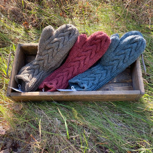 Heavy-Weight Cable-Knit Gauntlet Mittens
