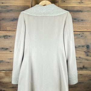 Women's Cuff and Collar Coat