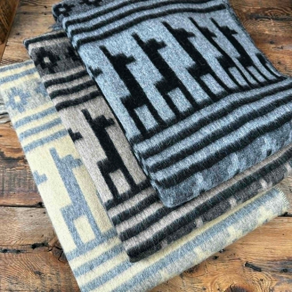 Alpaca Motif Throw