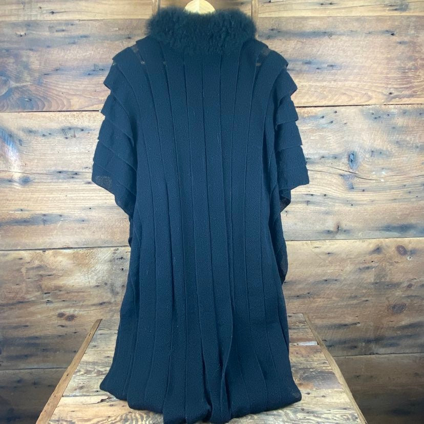 Women&#39;s Fur Trimmed Cape